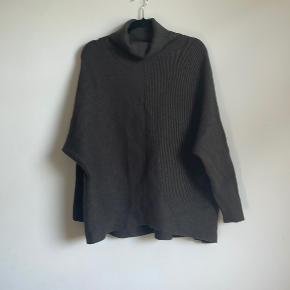 Olive sweater turtleneck size S